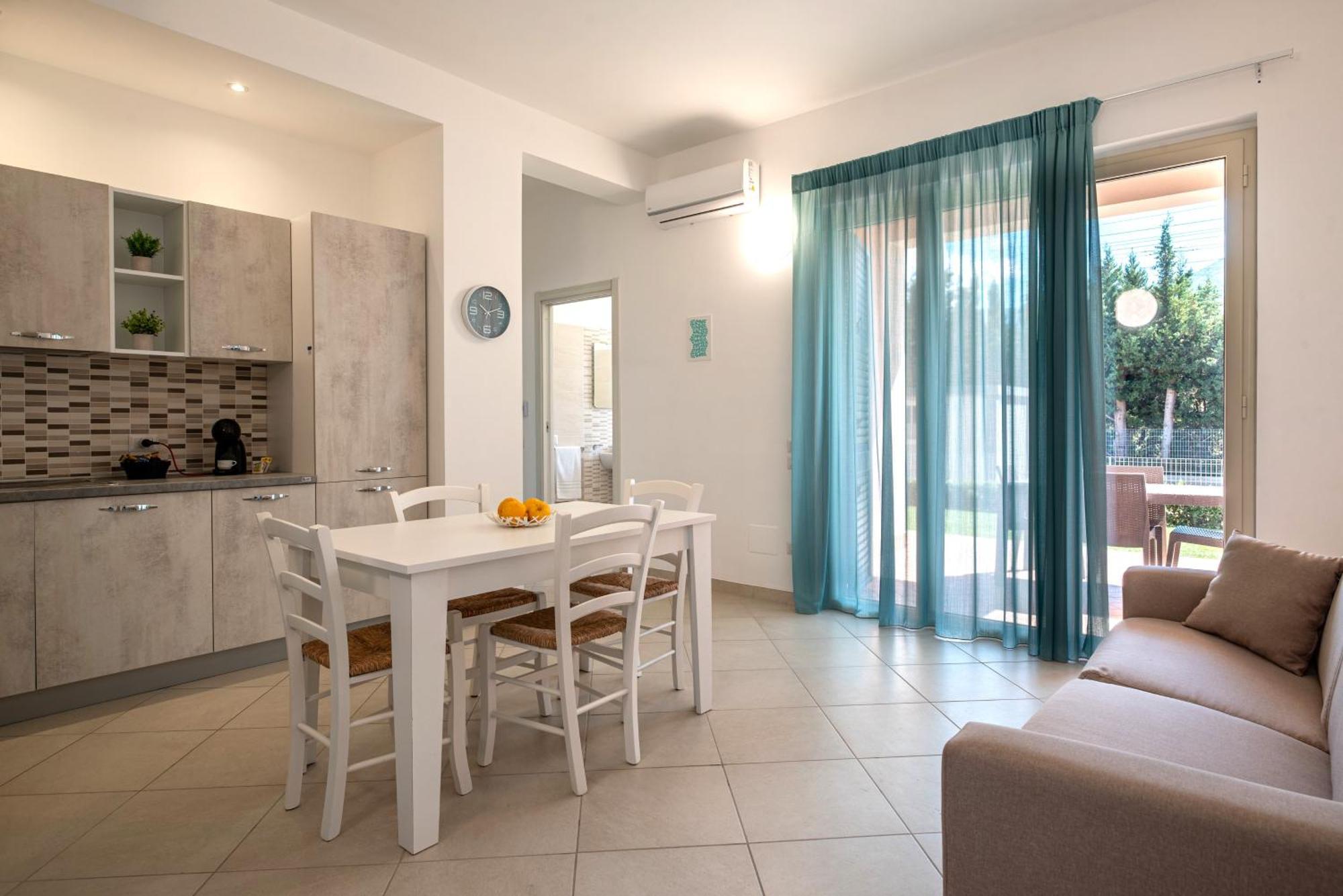 Icaro Residence Apartments With A Beautiful Pool SantʼAgata di Militello Buitenkant foto