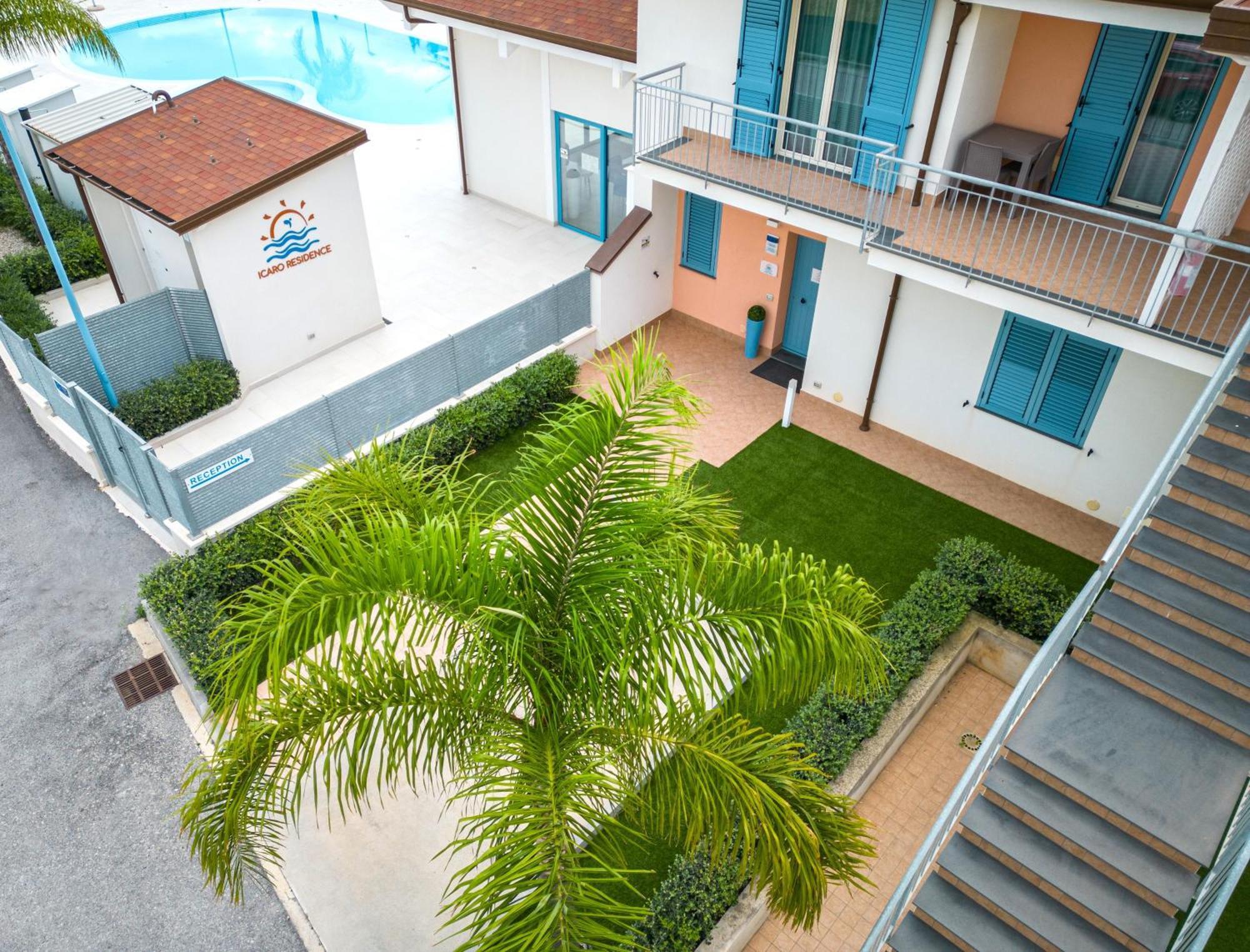 Icaro Residence Apartments With A Beautiful Pool SantʼAgata di Militello Buitenkant foto