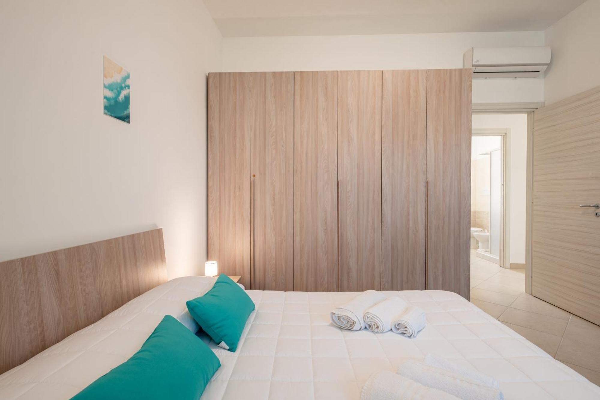 Icaro Residence Apartments With A Beautiful Pool SantʼAgata di Militello Buitenkant foto