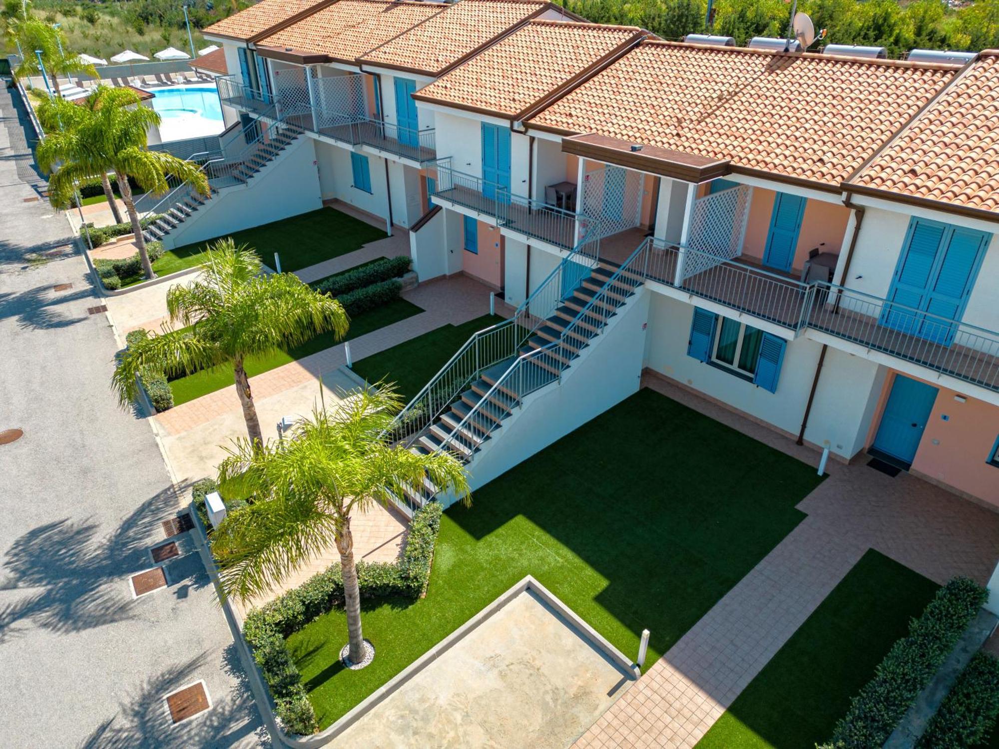 Icaro Residence Apartments With A Beautiful Pool SantʼAgata di Militello Buitenkant foto