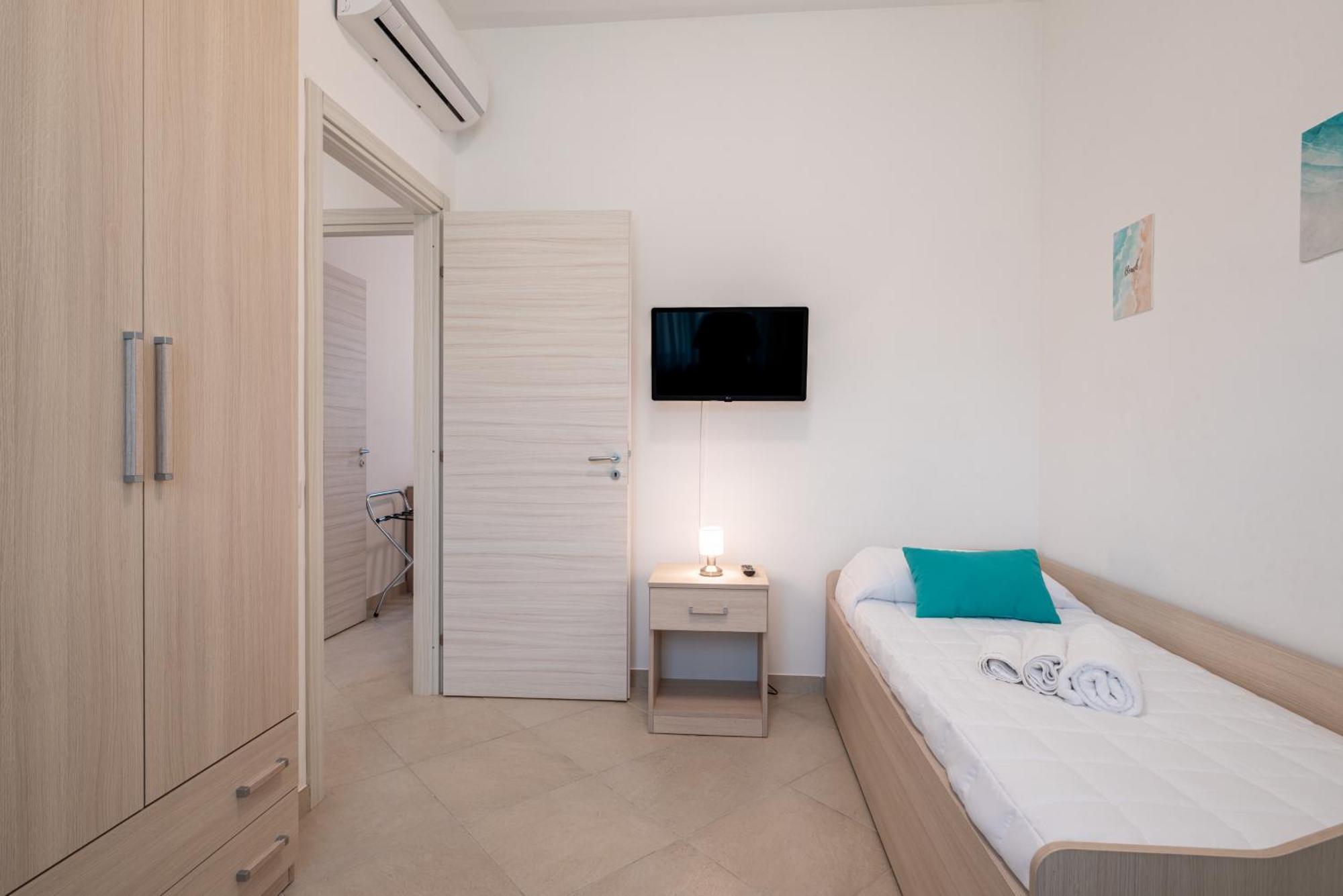 Icaro Residence Apartments With A Beautiful Pool SantʼAgata di Militello Buitenkant foto