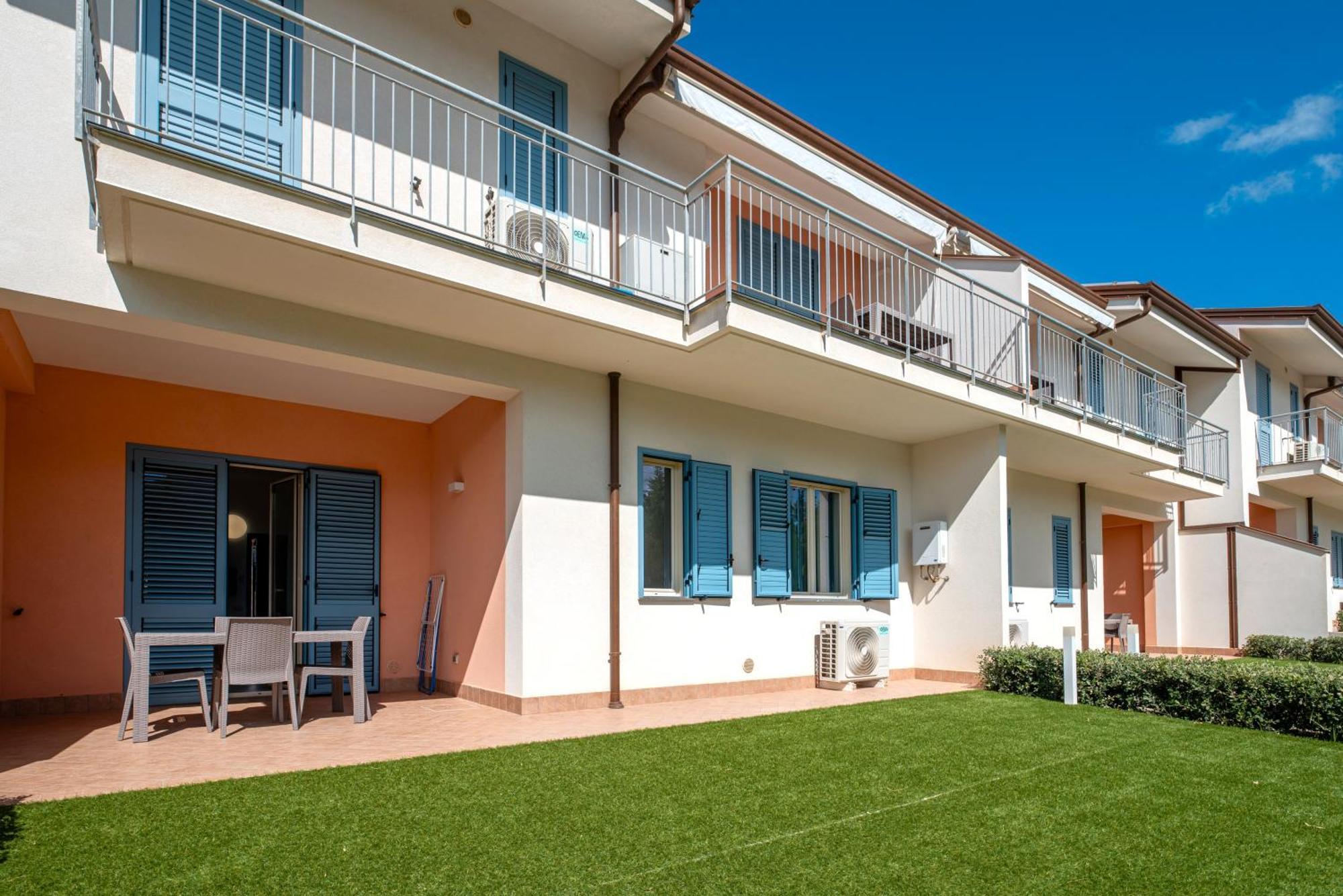 Icaro Residence Apartments With A Beautiful Pool SantʼAgata di Militello Buitenkant foto