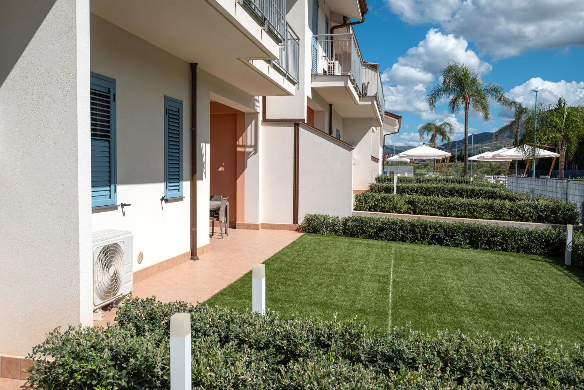 Icaro Residence Apartments With A Beautiful Pool SantʼAgata di Militello Buitenkant foto