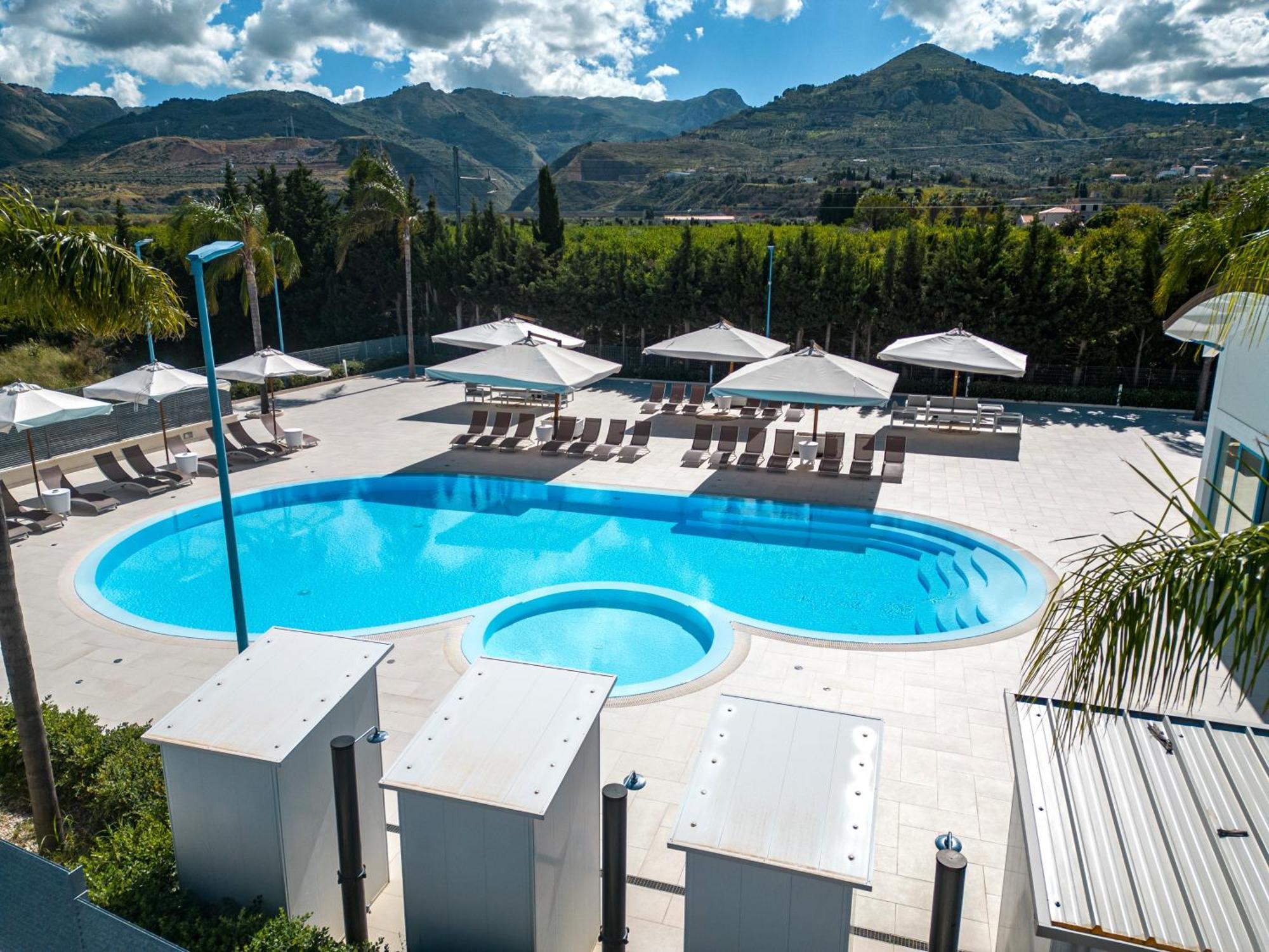 Icaro Residence Apartments With A Beautiful Pool SantʼAgata di Militello Buitenkant foto
