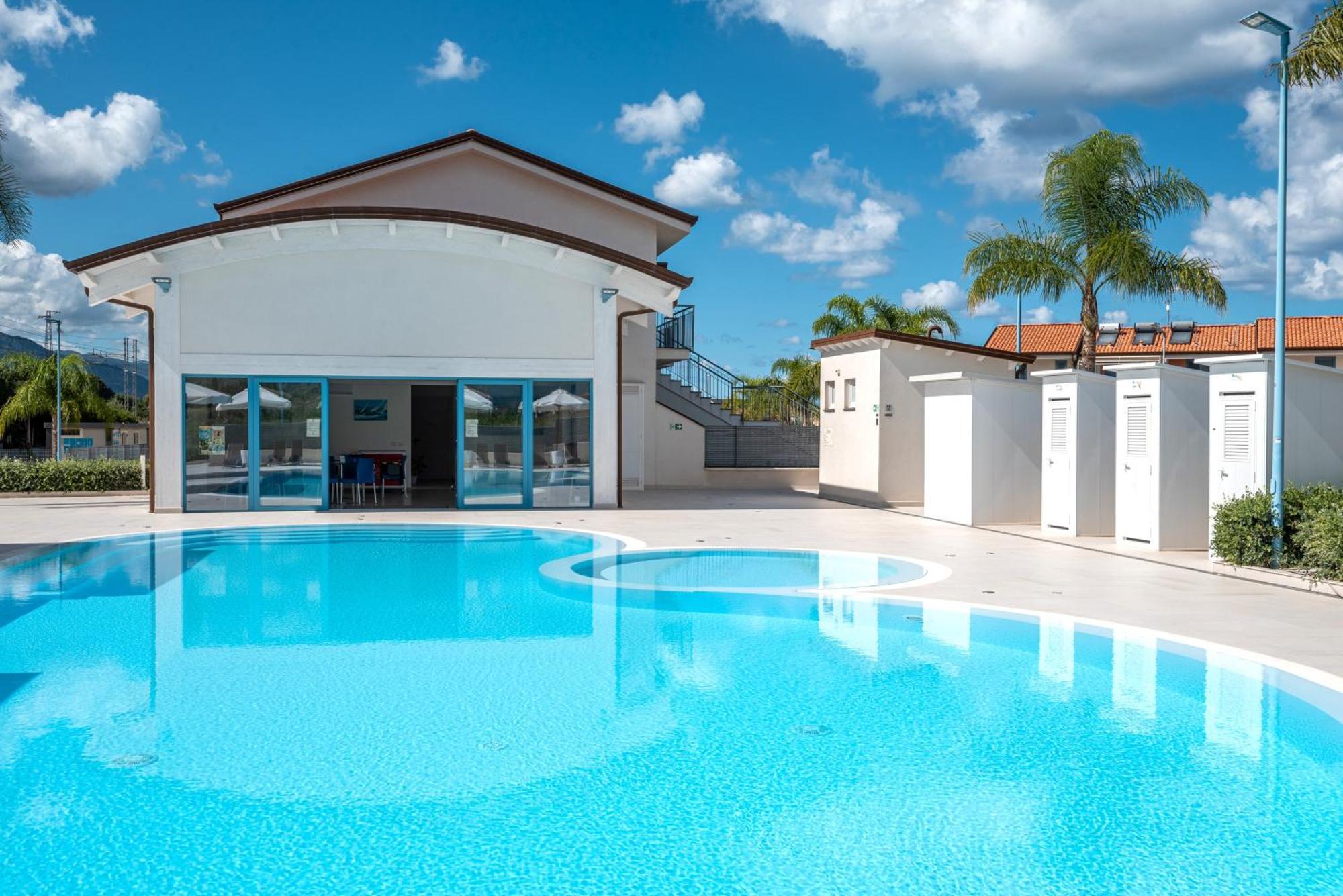 Icaro Residence Apartments With A Beautiful Pool SantʼAgata di Militello Buitenkant foto