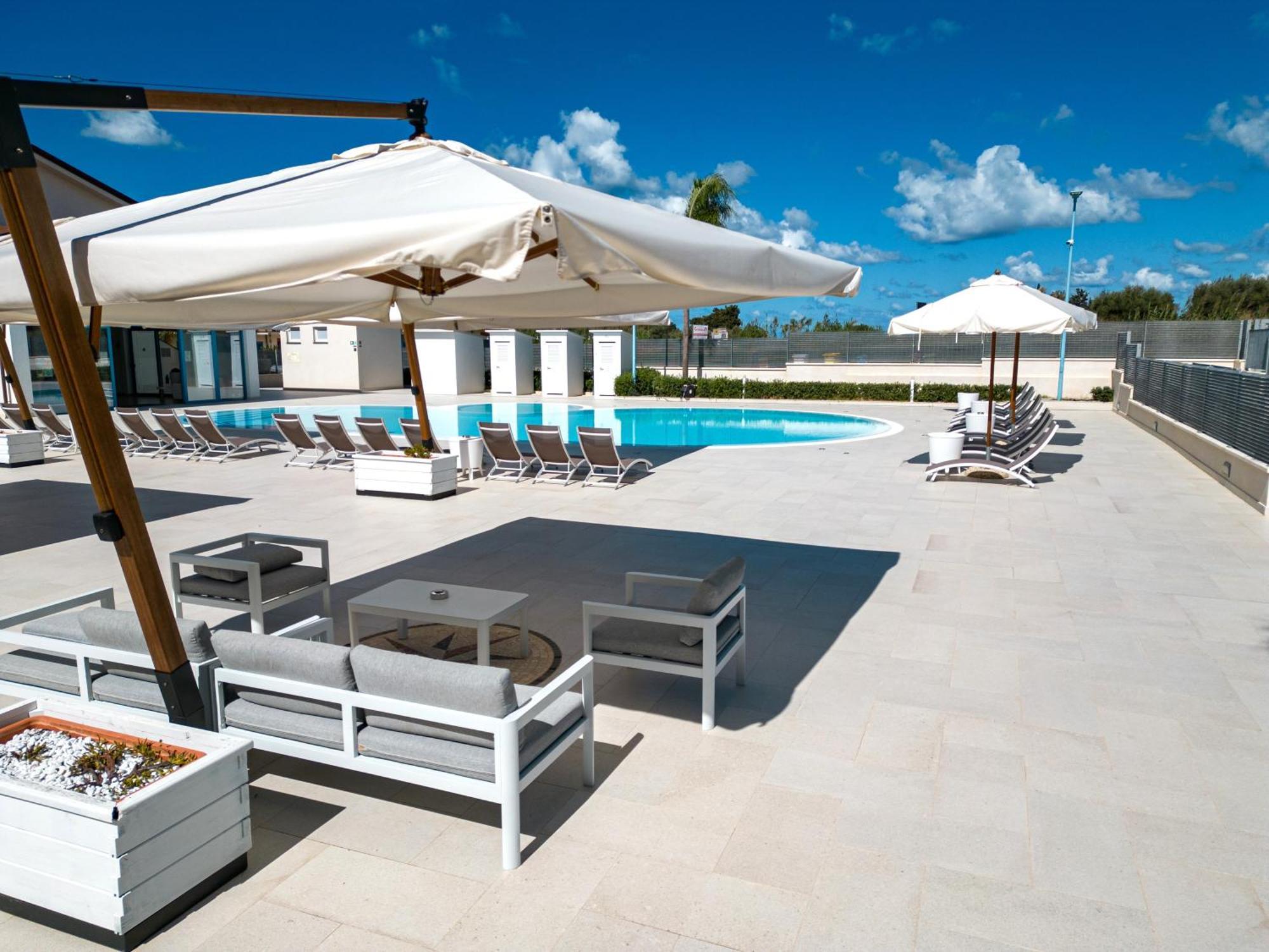 Icaro Residence Apartments With A Beautiful Pool SantʼAgata di Militello Buitenkant foto