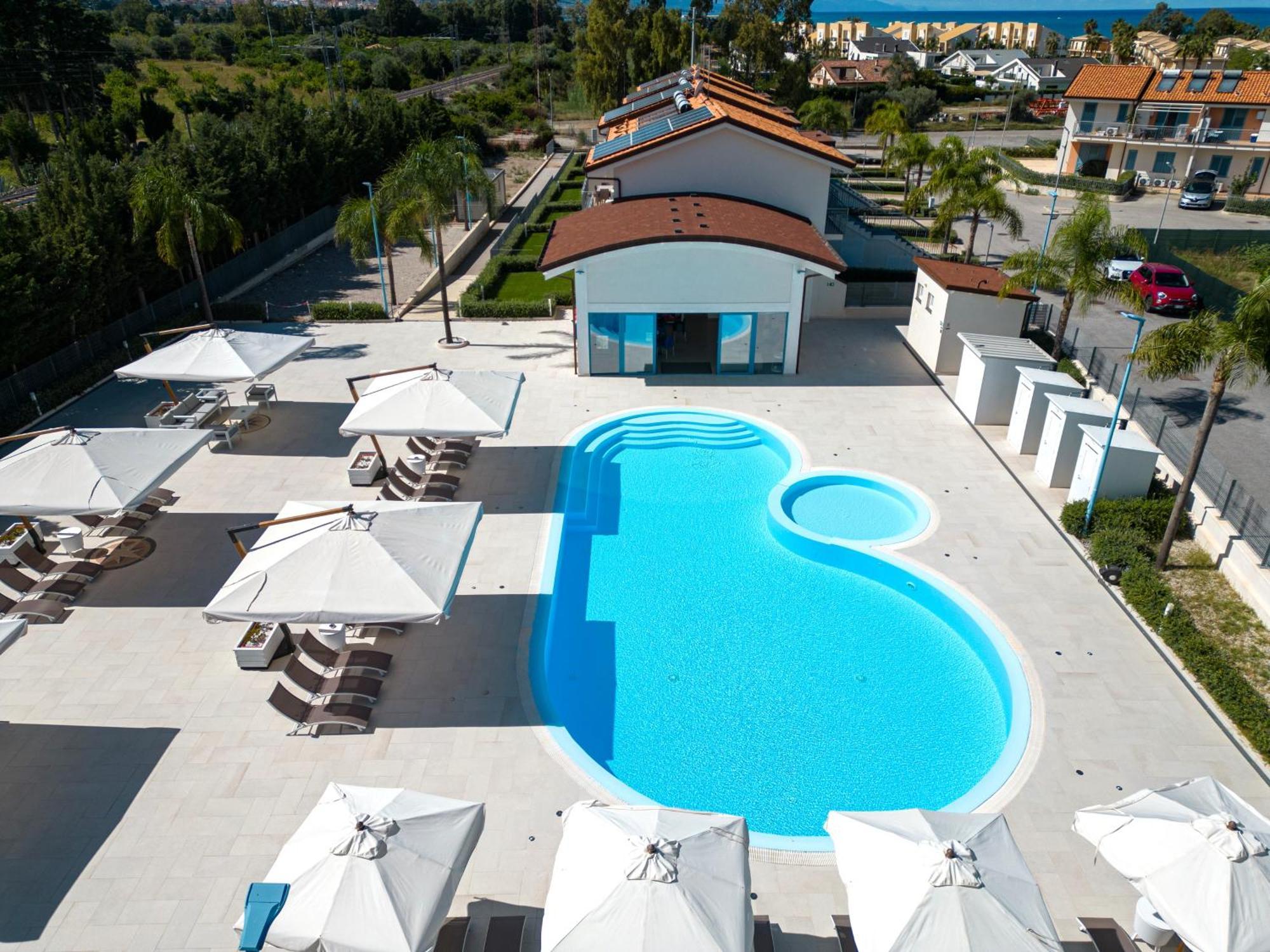 Icaro Residence Apartments With A Beautiful Pool SantʼAgata di Militello Buitenkant foto