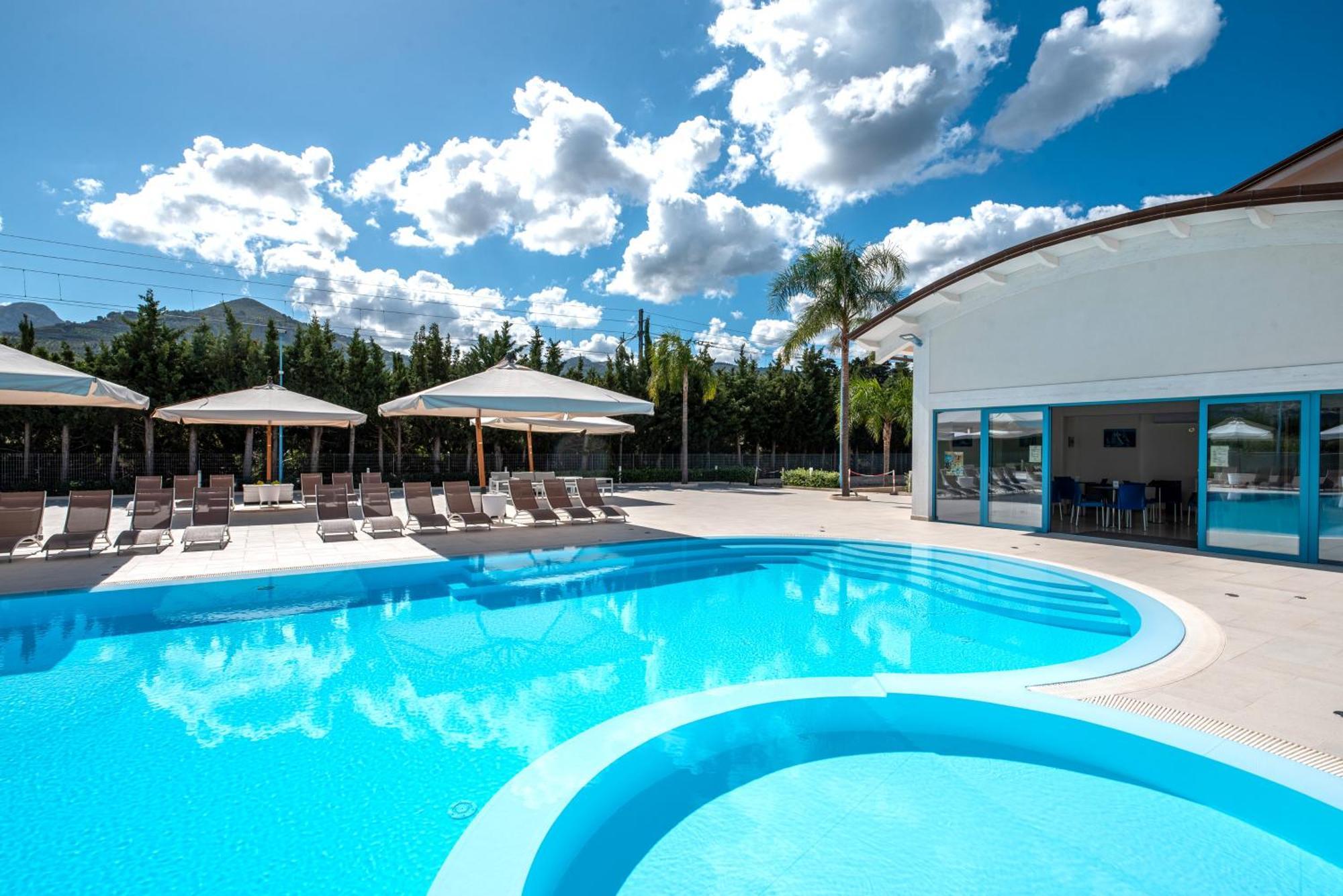 Icaro Residence Apartments With A Beautiful Pool SantʼAgata di Militello Buitenkant foto