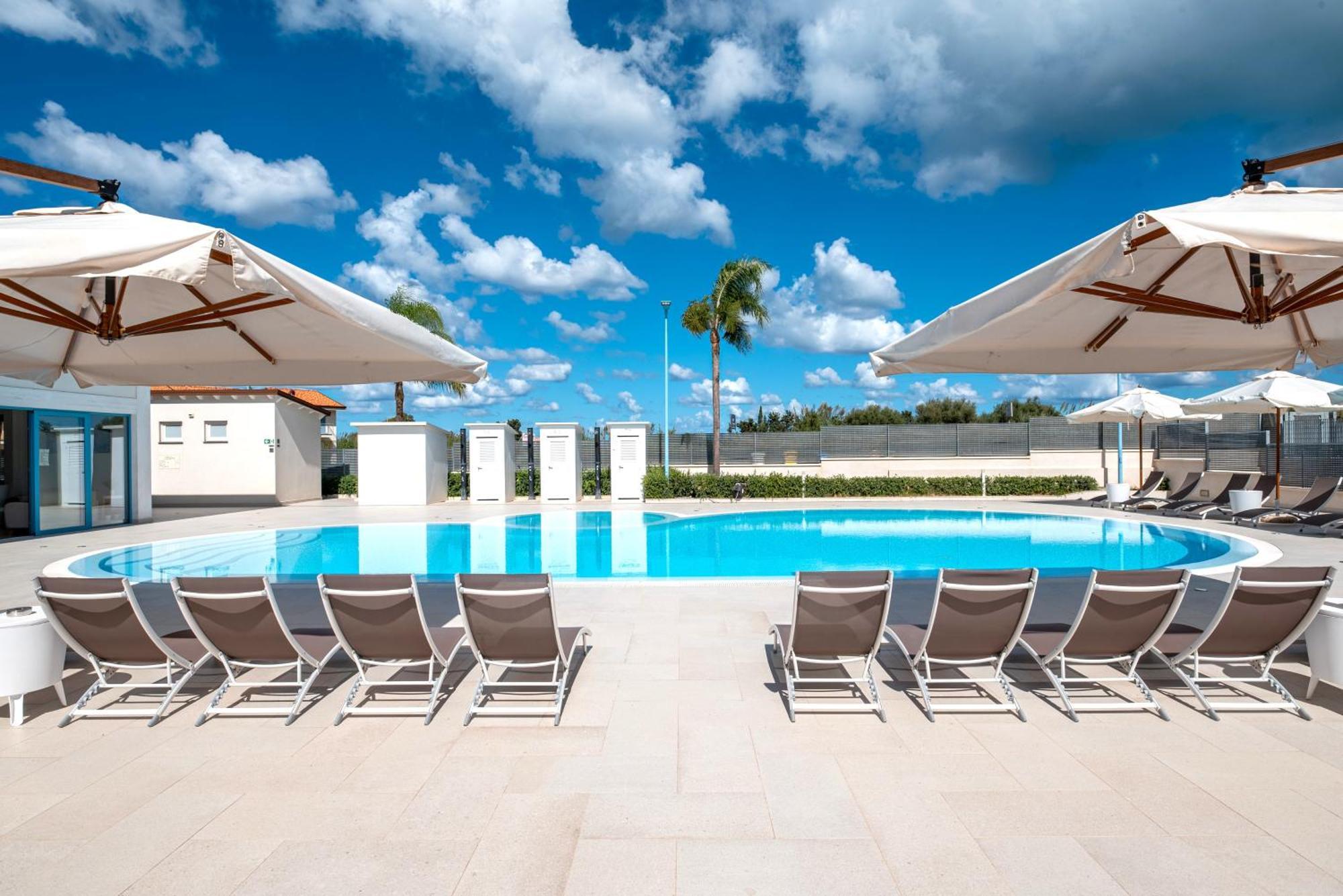 Icaro Residence Apartments With A Beautiful Pool SantʼAgata di Militello Buitenkant foto