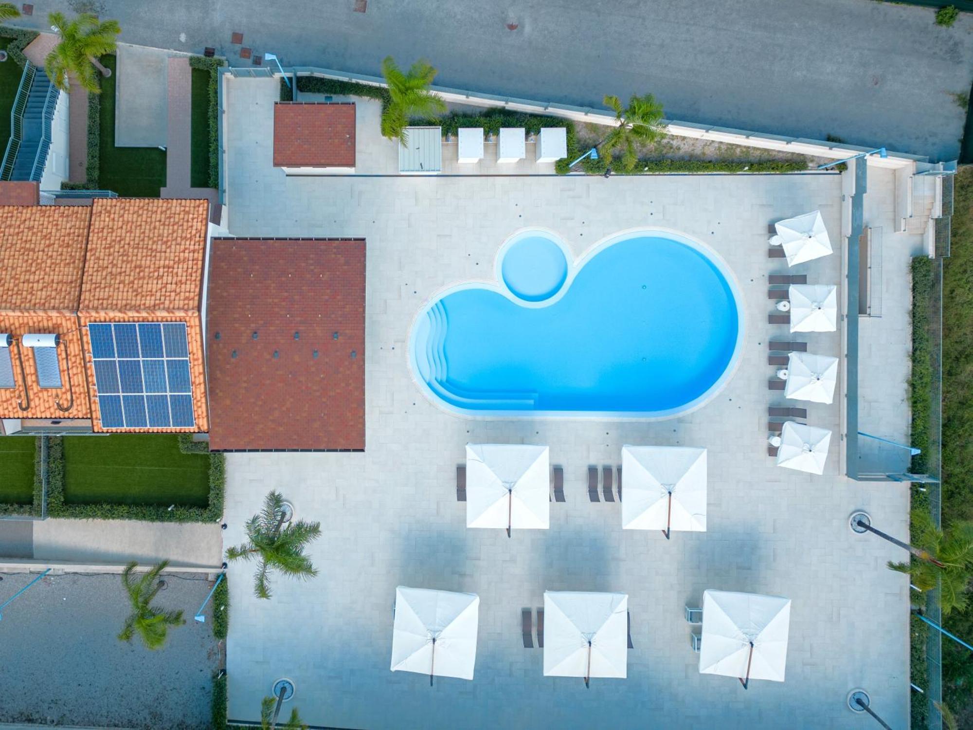 Icaro Residence Apartments With A Beautiful Pool SantʼAgata di Militello Buitenkant foto