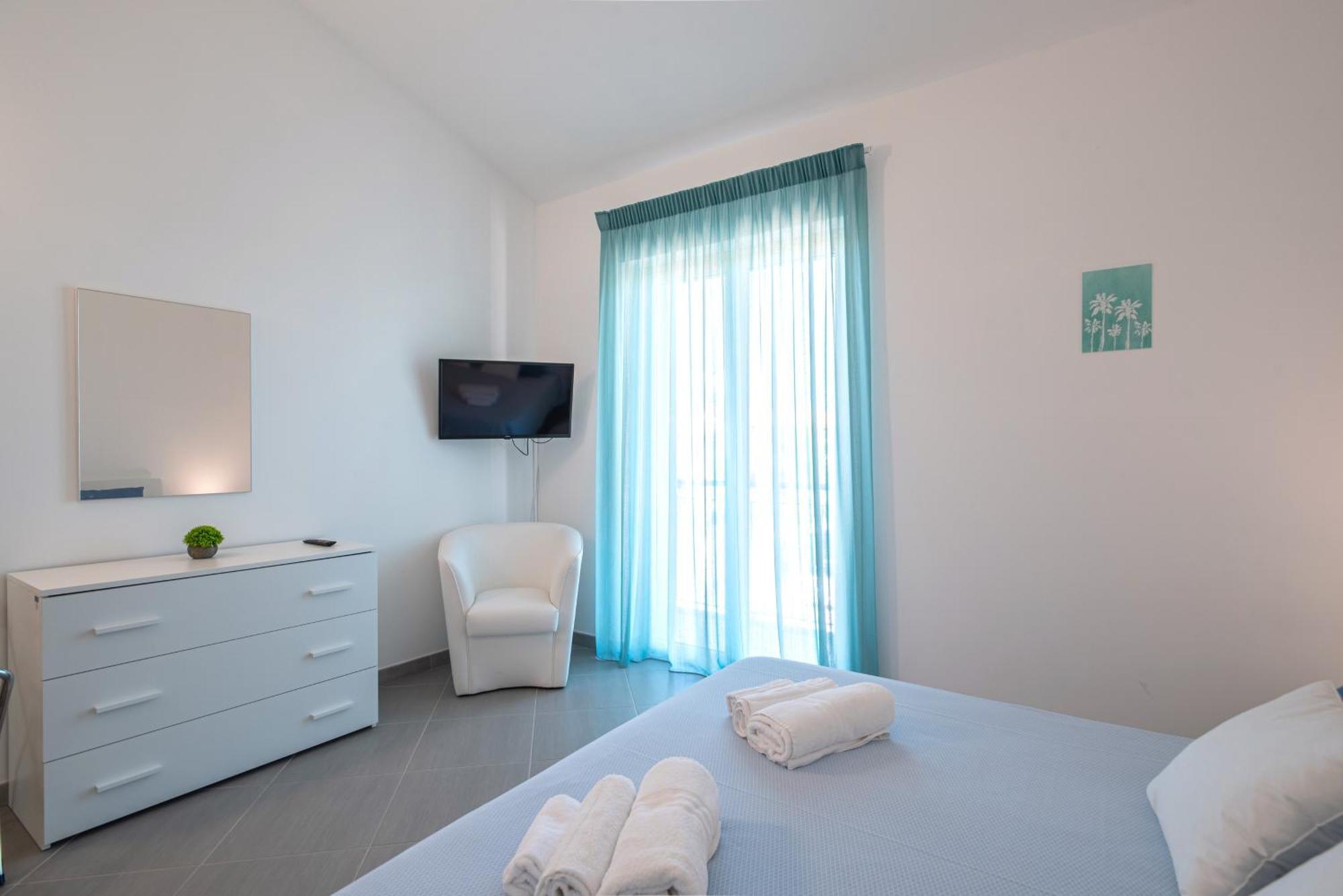 Icaro Residence Apartments With A Beautiful Pool SantʼAgata di Militello Buitenkant foto