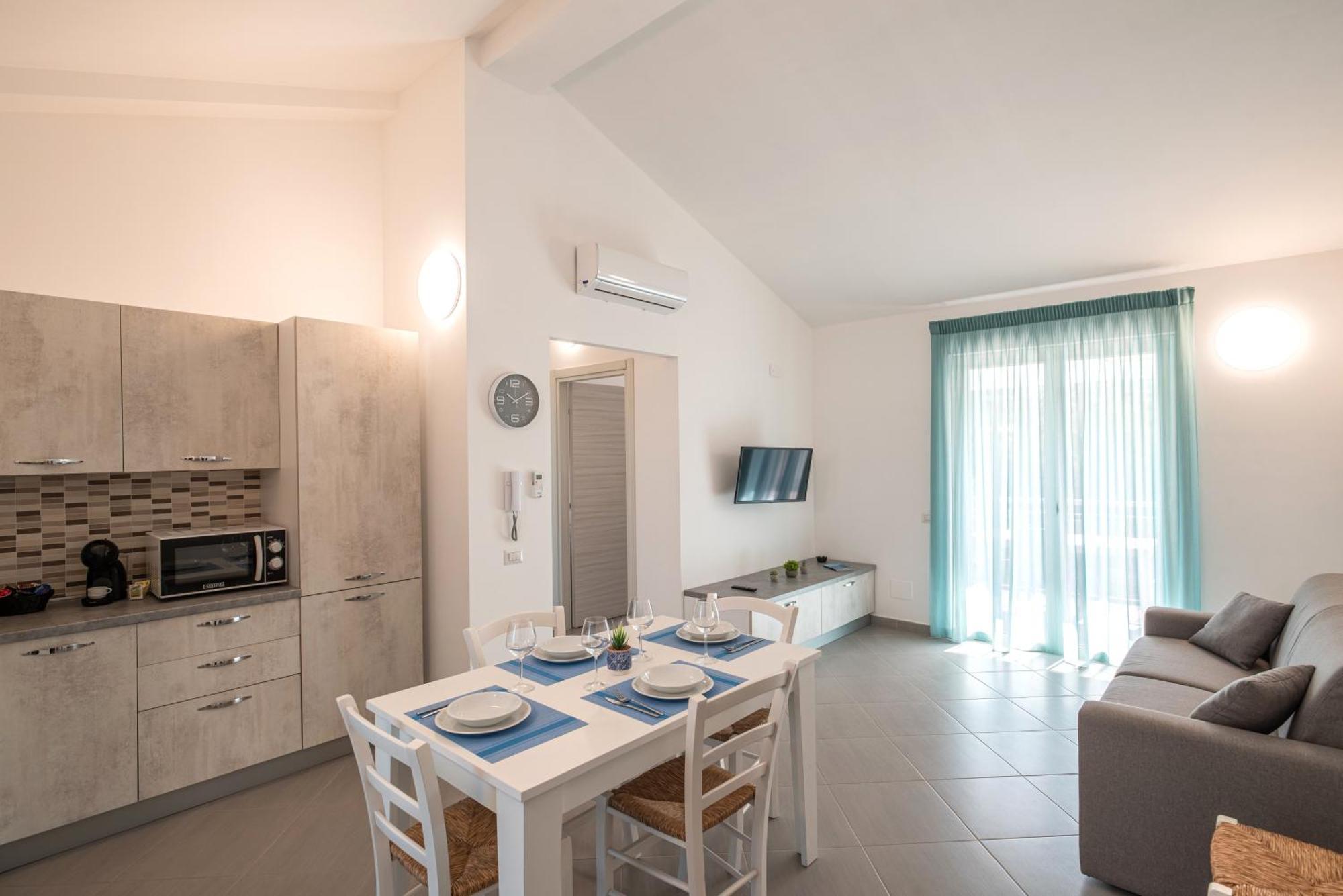 Icaro Residence Apartments With A Beautiful Pool SantʼAgata di Militello Buitenkant foto