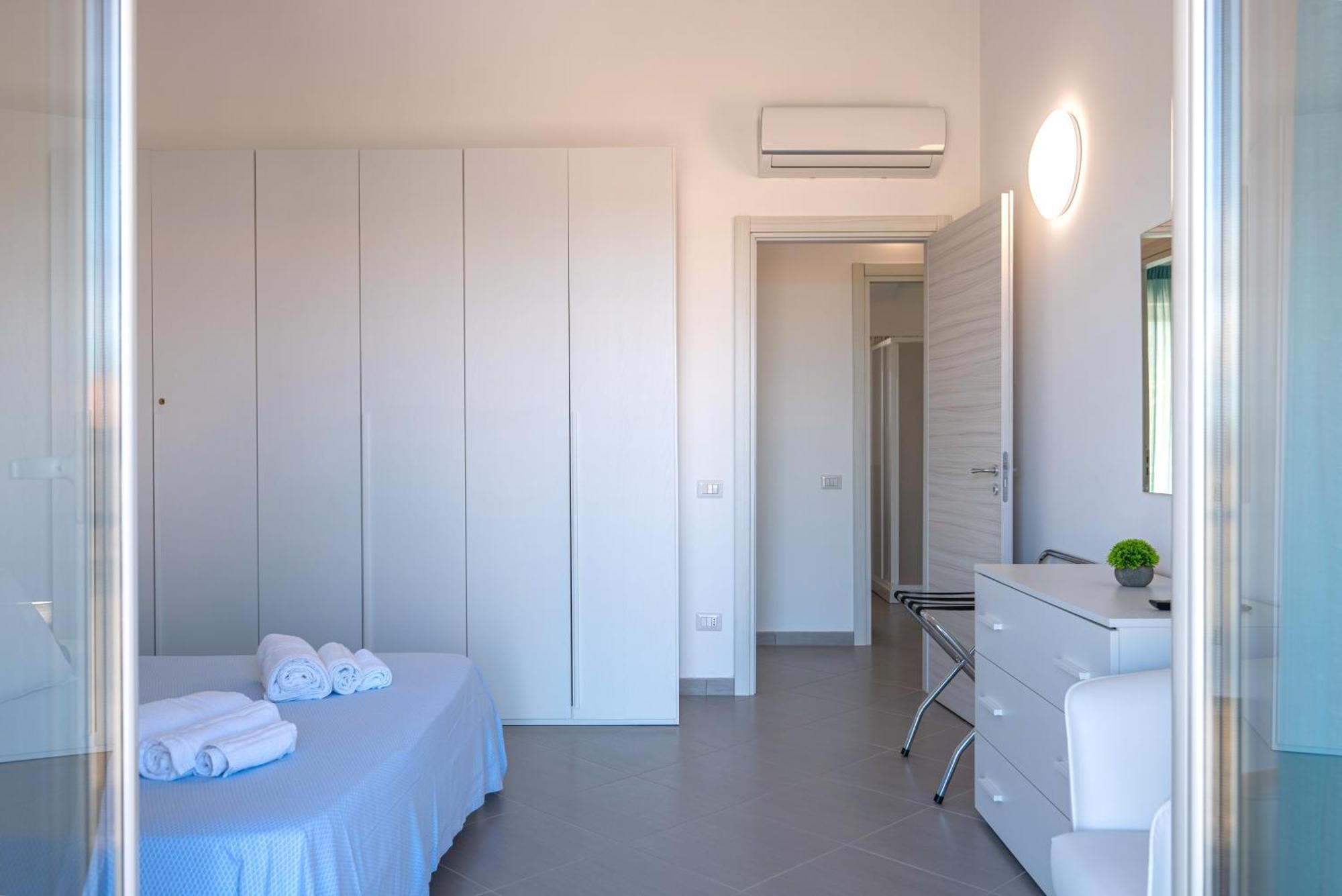 Icaro Residence Apartments With A Beautiful Pool SantʼAgata di Militello Buitenkant foto