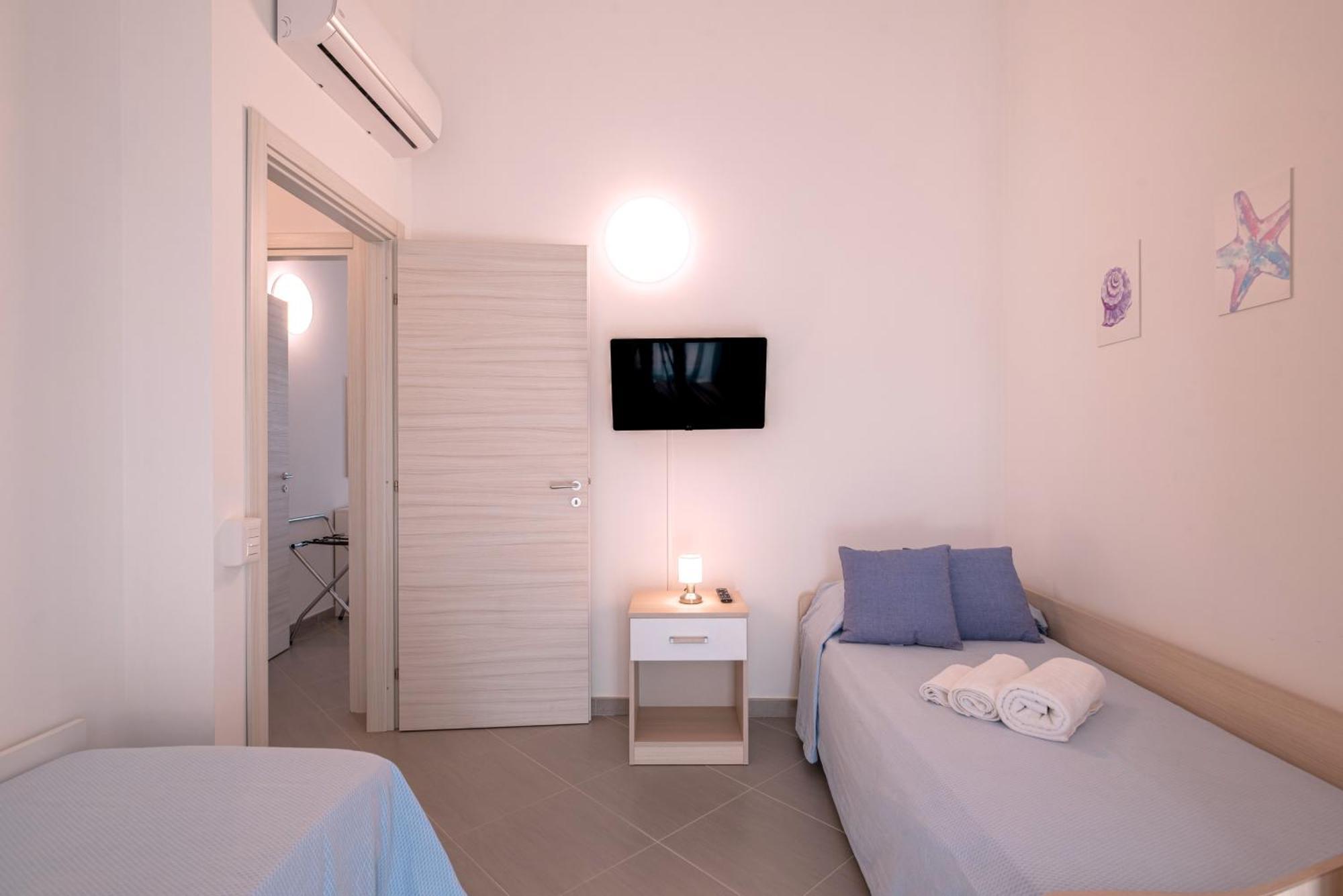 Icaro Residence Apartments With A Beautiful Pool SantʼAgata di Militello Buitenkant foto